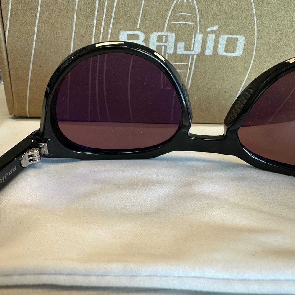 Bajío Paraiso Black Sunglasses with Polarized Green Mirror Lenses Fishing - Picture 6 of 12